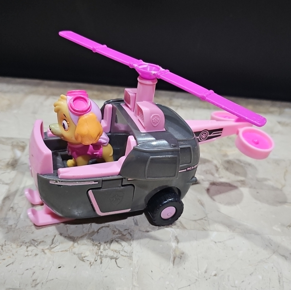 PAW Patrol Skye’s Helicopter Vehicle with Collectible Figure Complete
